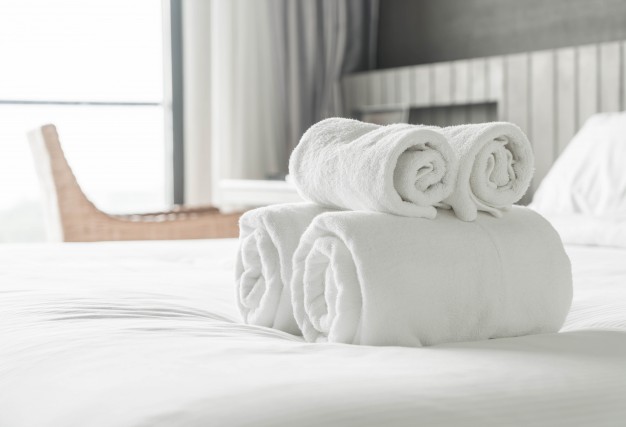 Cách gấp khăn spa đẹp kiểu cổ điển
