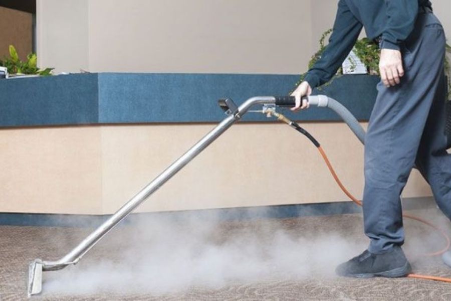 giặt sạch thảm văn phòng bằng máy hút chuyên dụng