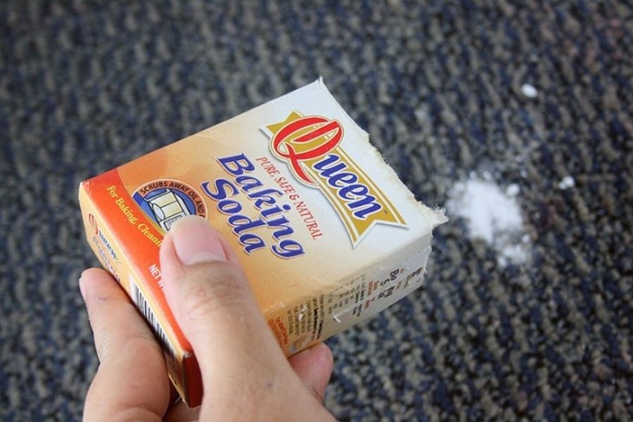 Giặt thảm văn phòng bằng baking soda