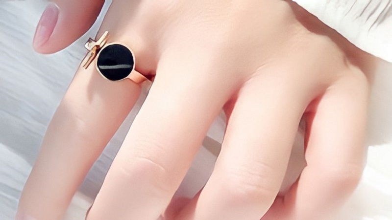 Cách đeo nhẫn phong thuỷ nữ mệnh Mộc