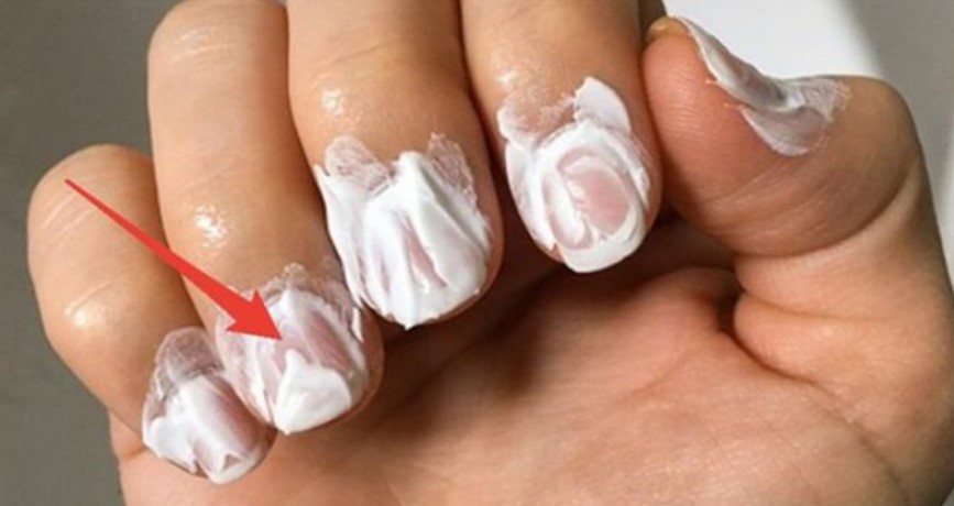 Loại bỏ triệt để màu sơn móng tay cũ